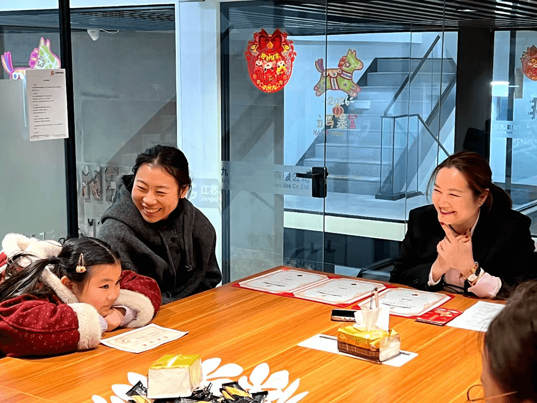 08 手をつないで夢を追いかける～第15回優秀社員児童賞